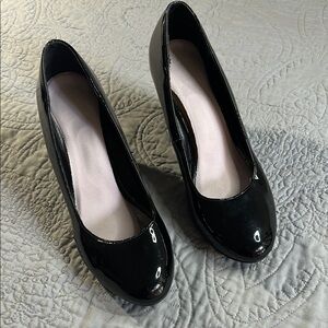 Dexter Black Heels Classic Design